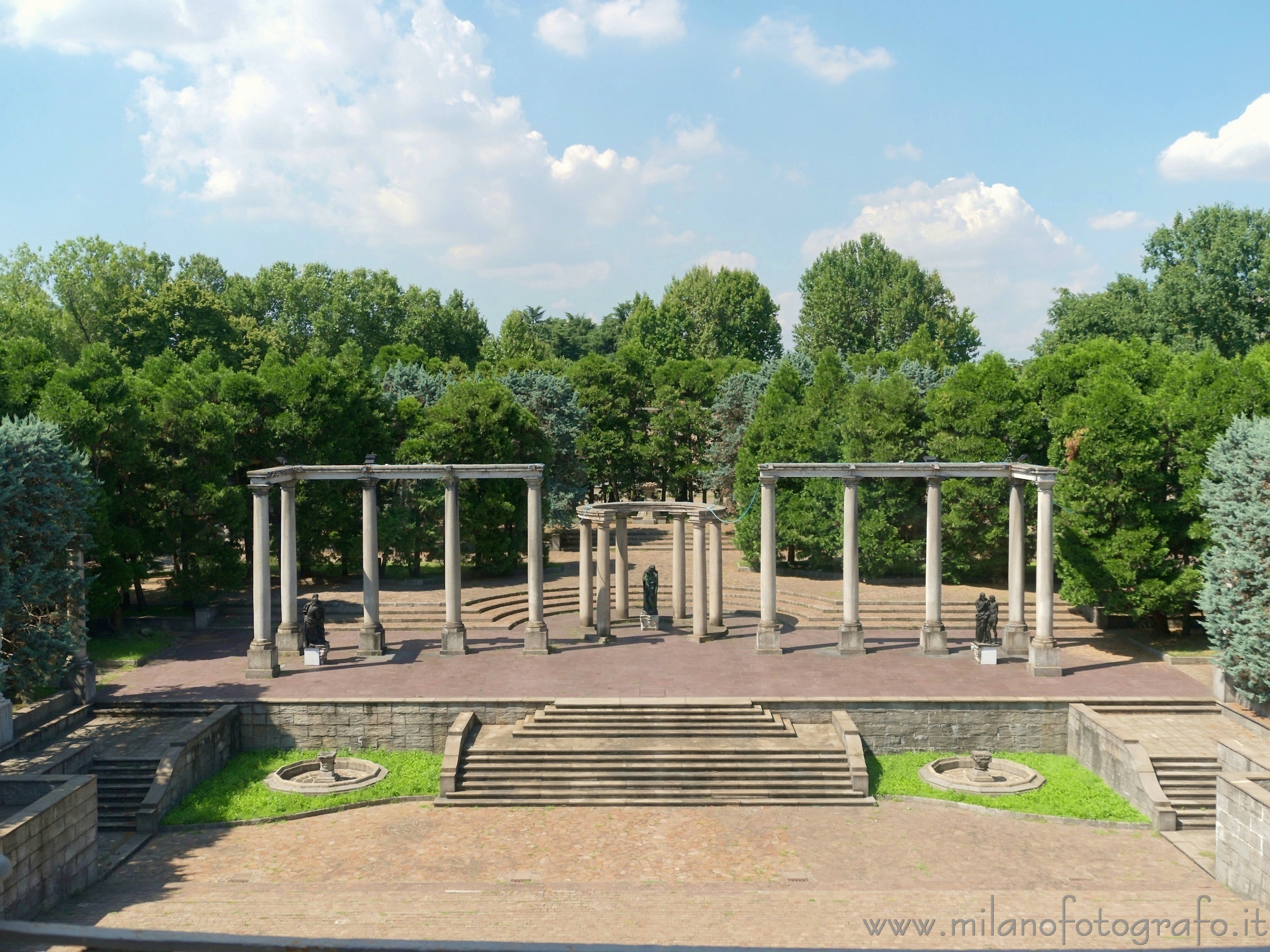 Milano - Il primo dei due teatri nel parco posteriore in Villa Clerici in Nigurda